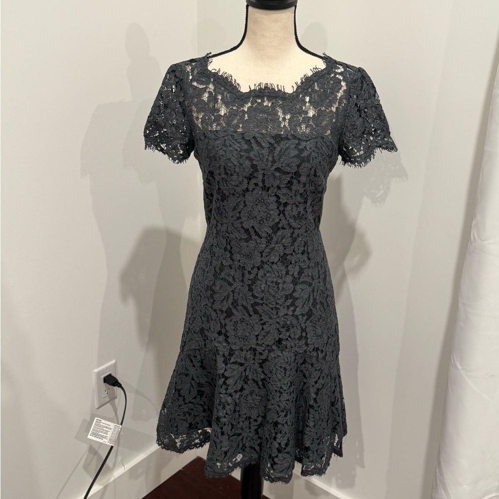 Diane Von Furstenberg FIFI lace mini Dress fit & flare size 10 scalloped elegant